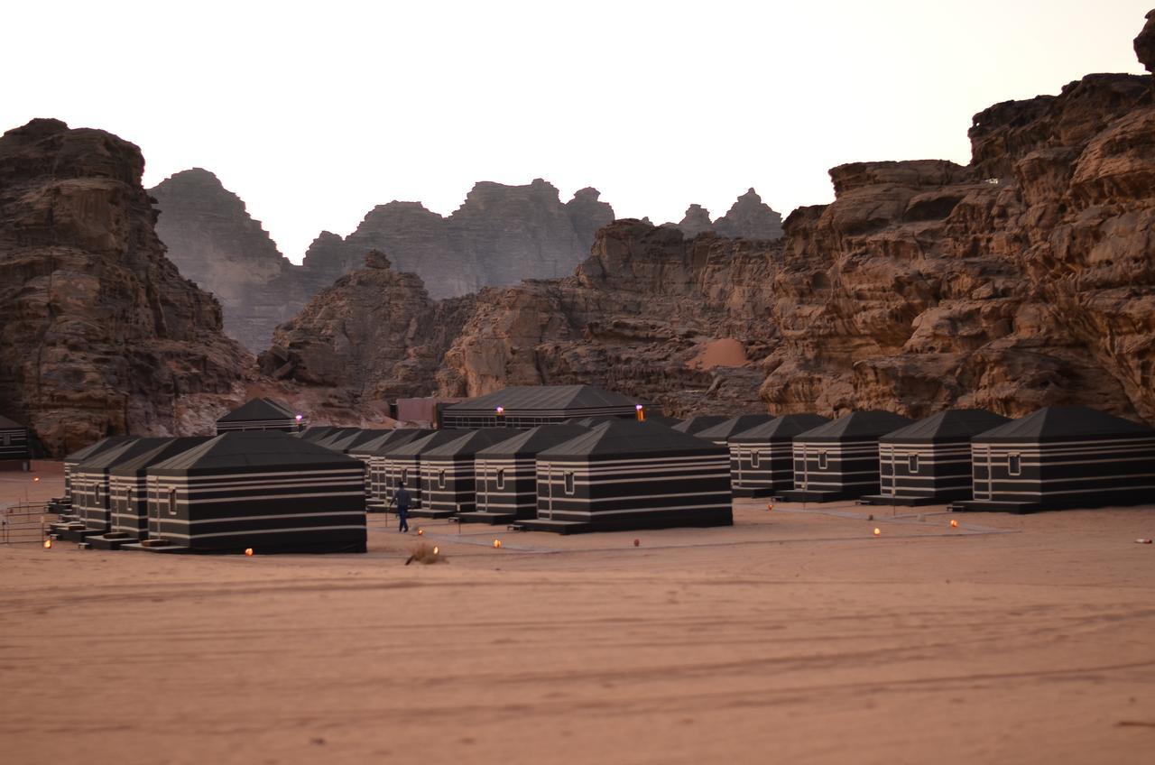 Space Village Luxury Camp วาดิรัม ภายนอก รูปภาพ
