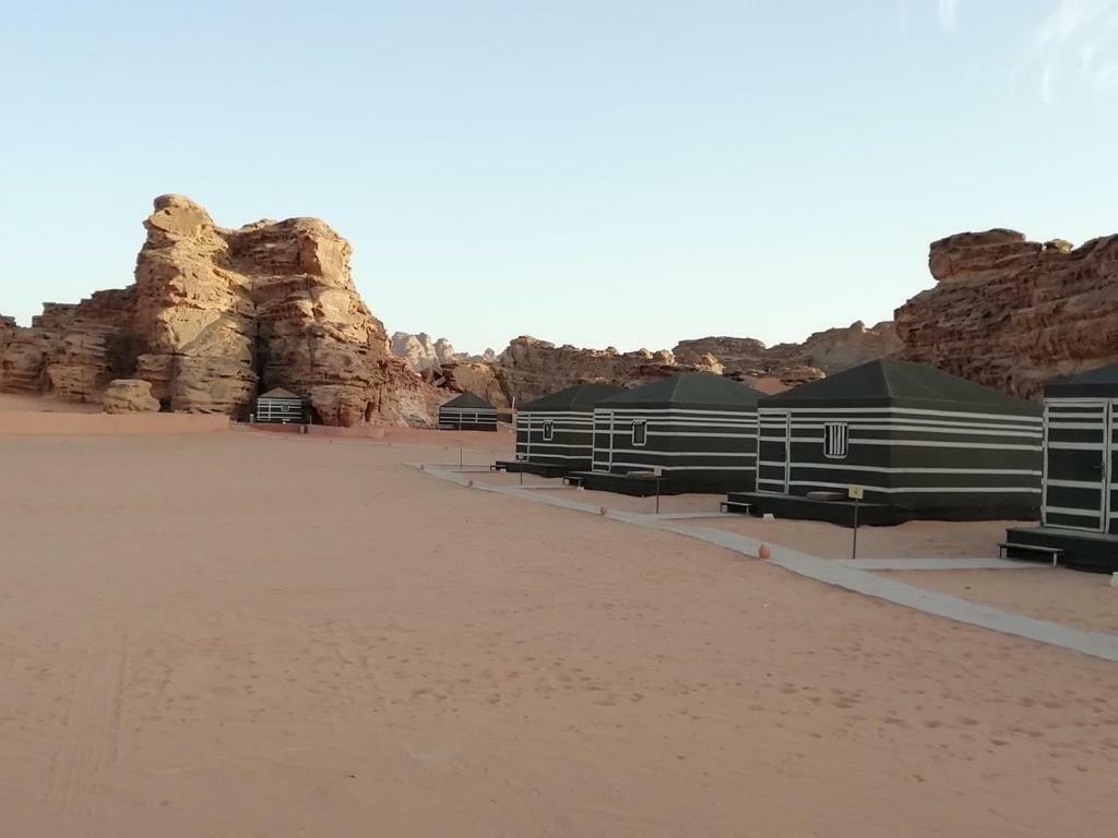 Space Village Luxury Camp วาดิรัม ภายนอก รูปภาพ
