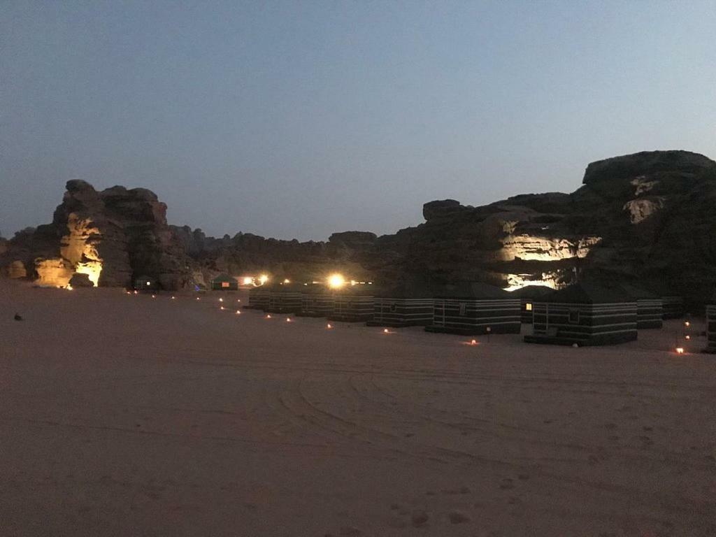 Space Village Luxury Camp วาดิรัม ภายนอก รูปภาพ